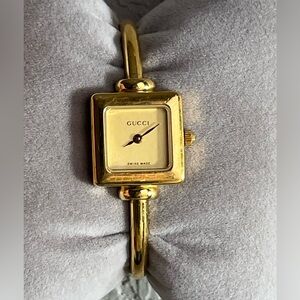 Gucci 1900L Square Face Champagne Dial 18k Gold Plated Bangle Womens Watch